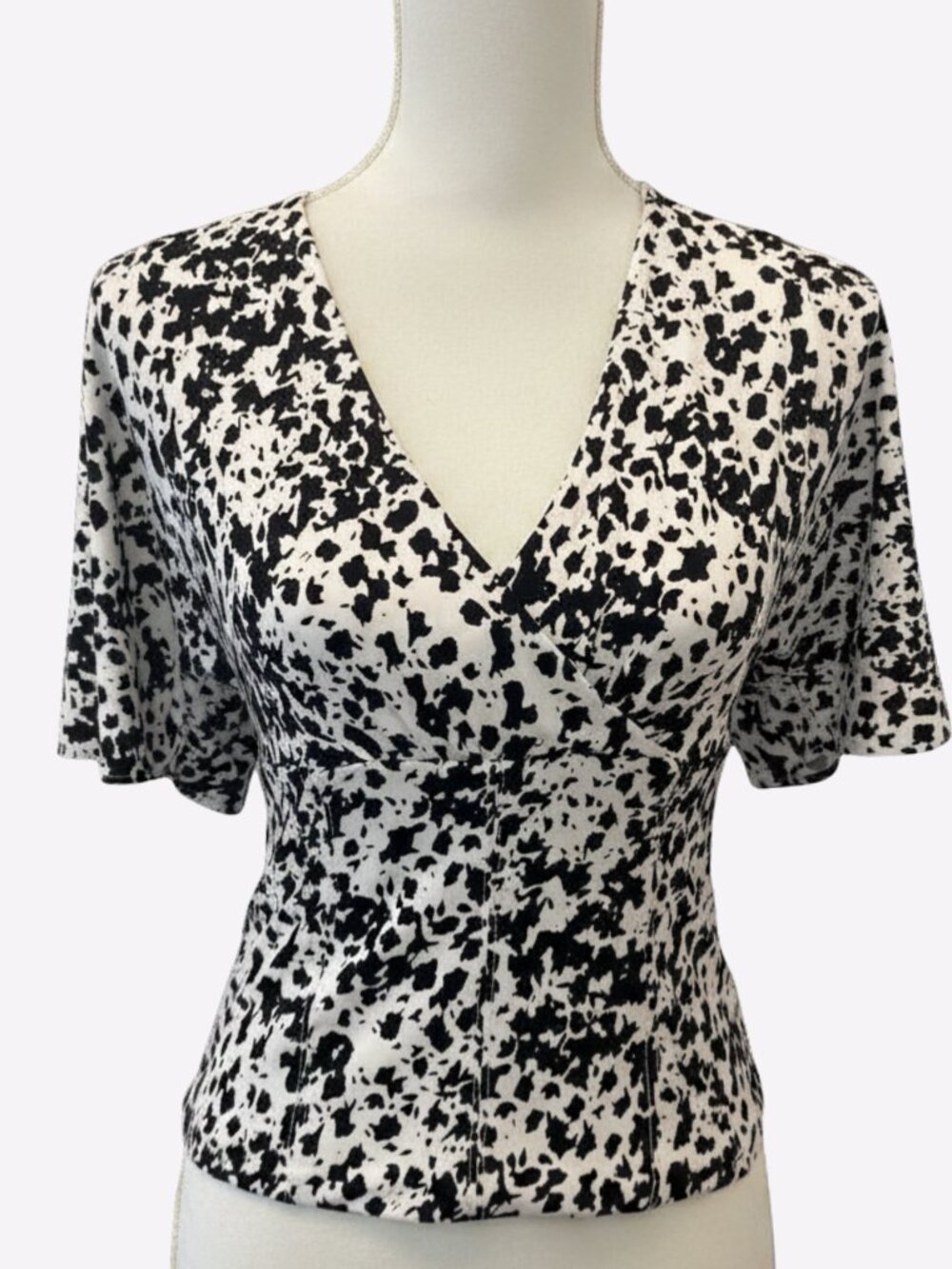 White House Black Market Flutter Sleeve Blouse Womens Sz XXS Black/White Office